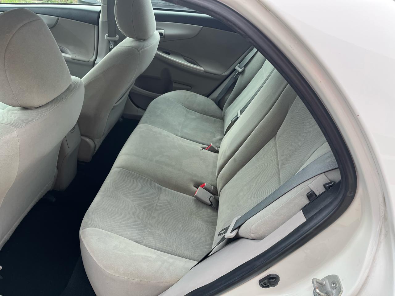 Toyota Corolla LE 4D Sedan 2013