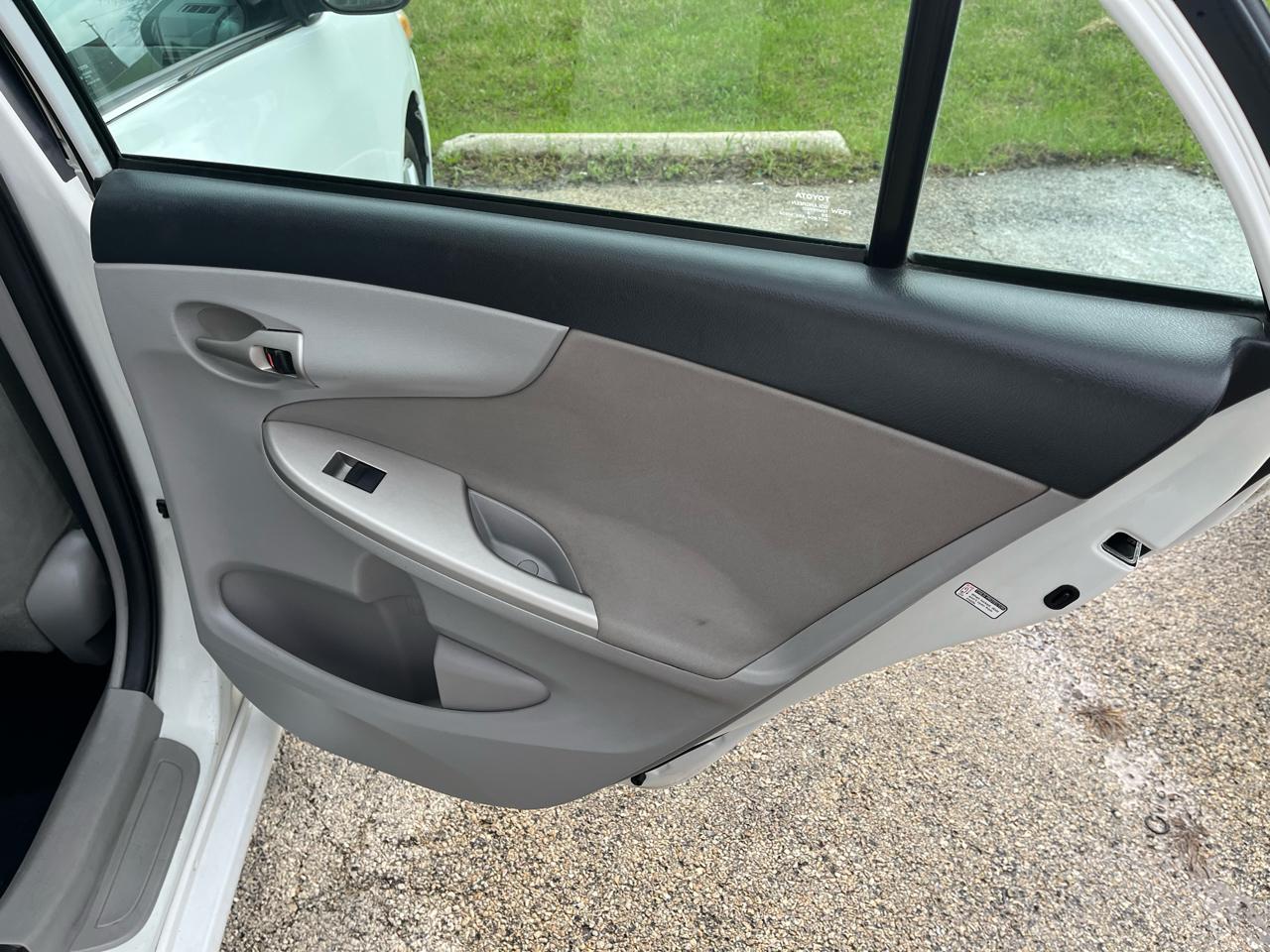 Toyota Corolla LE 4D Sedan 2013