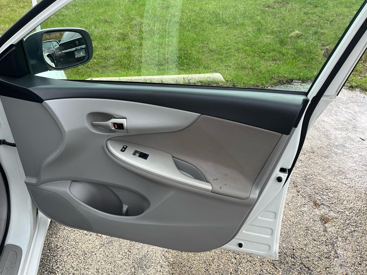 Toyota Corolla LE 4D Sedan 2013