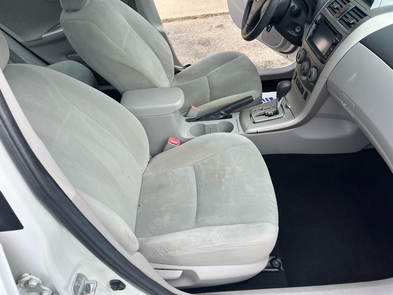 Toyota Corolla LE 4D Sedan 2013