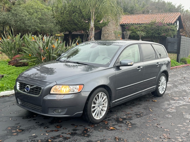 2011 Volvo V50 T5's photo