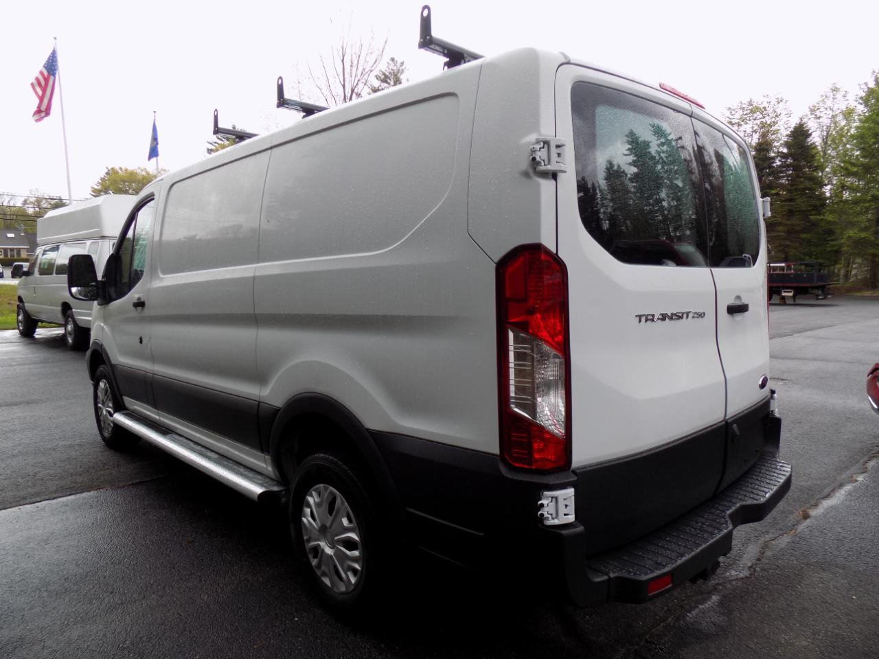 Ford Transit 250 Van Low Roof 60/40 Pass.130-in. WB 2017
