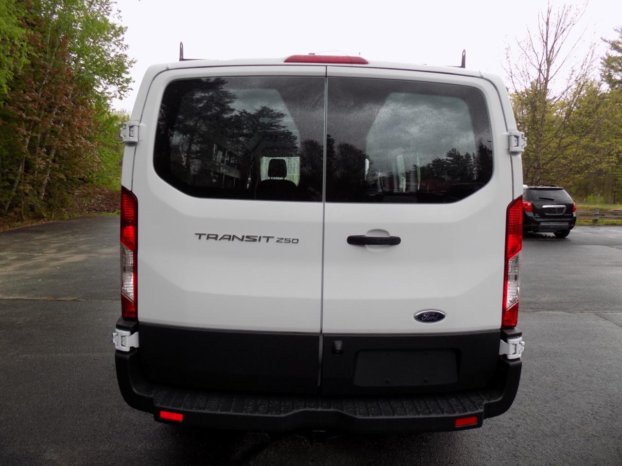 Ford Transit 250 Van Low Roof 60/40 Pass.130-in. WB 2017