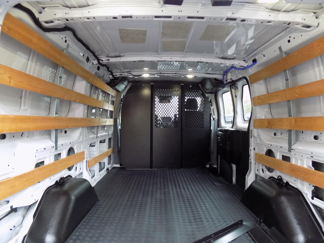 Ford Transit 250 Van Low Roof 60/40 Pass.130-in. WB 2017