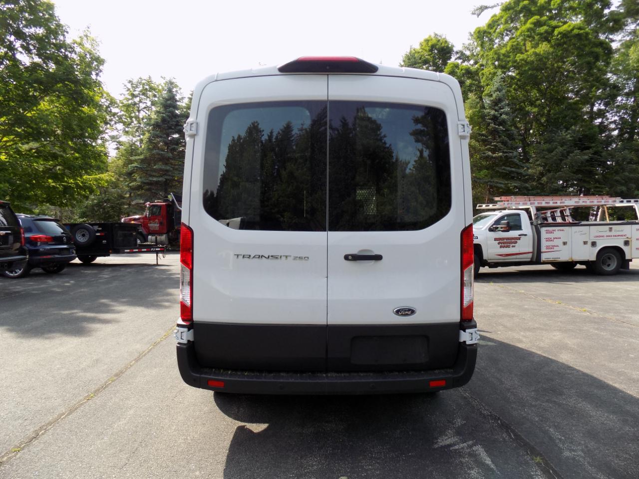 Ford Transit 250 Van Med. Roof w/Sliding Pass. 130-in. WB 2018