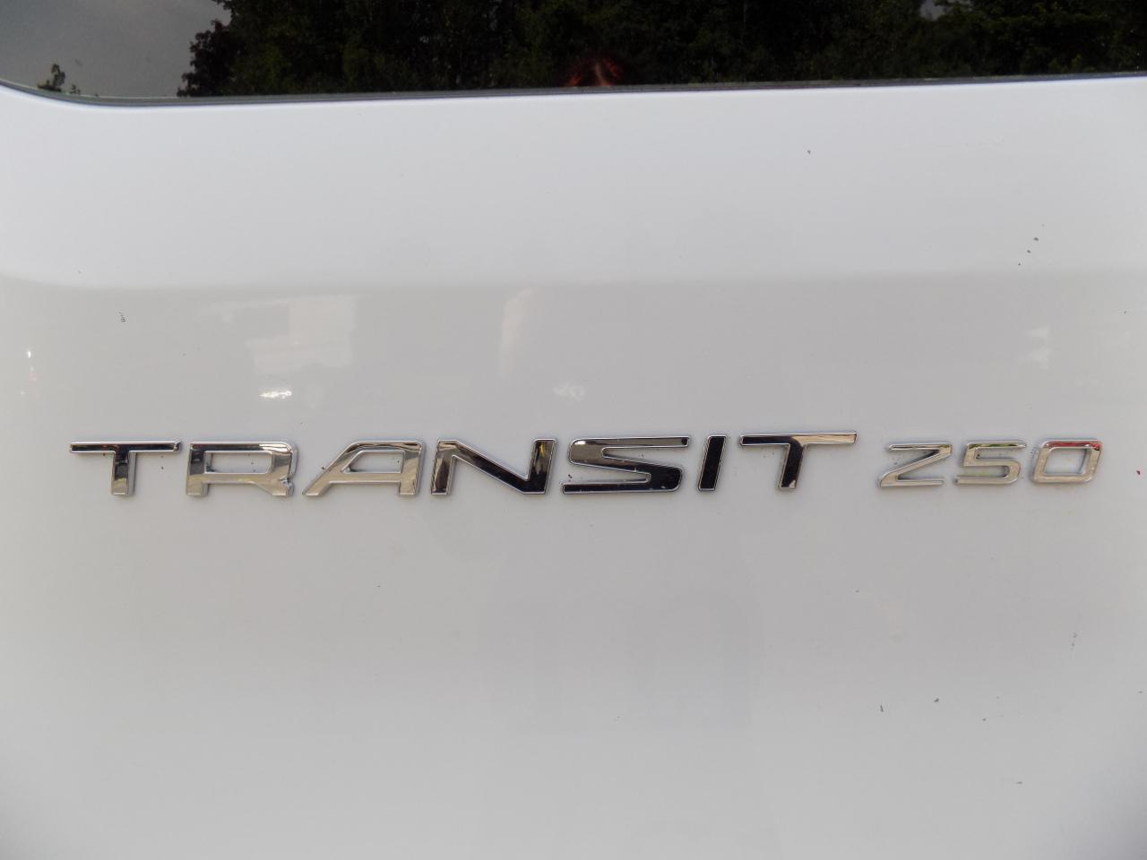 Ford Transit 250 Van Med. Roof w/Sliding Pass. 130-in. WB 2018