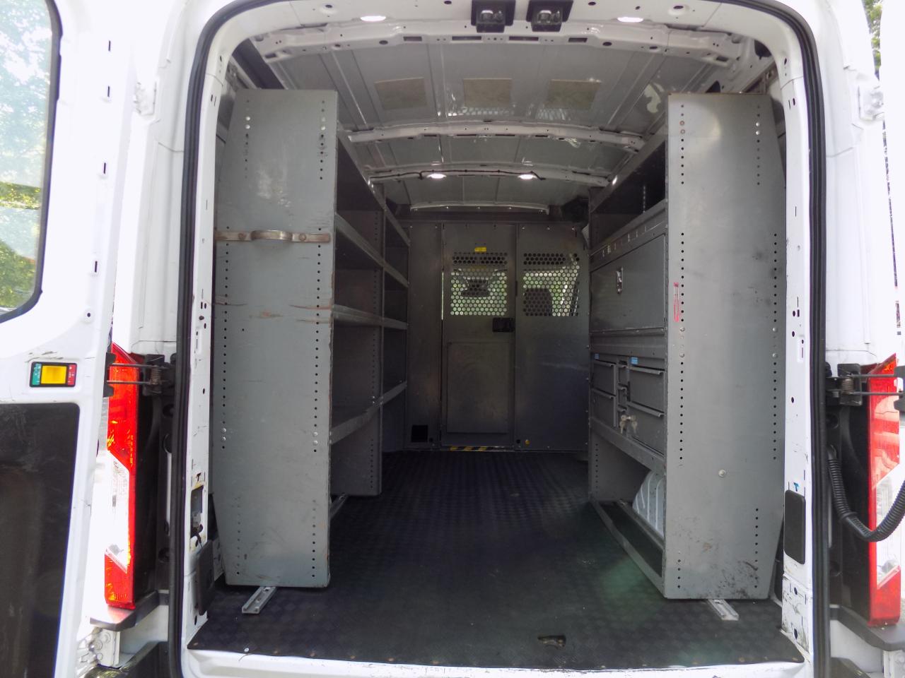 Ford Transit 250 Van Med. Roof w/Sliding Pass. 130-in. WB 2018