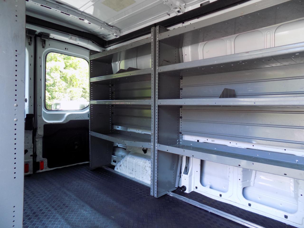 Ford Transit 250 Van Med. Roof w/Sliding Pass. 130-in. WB 2018