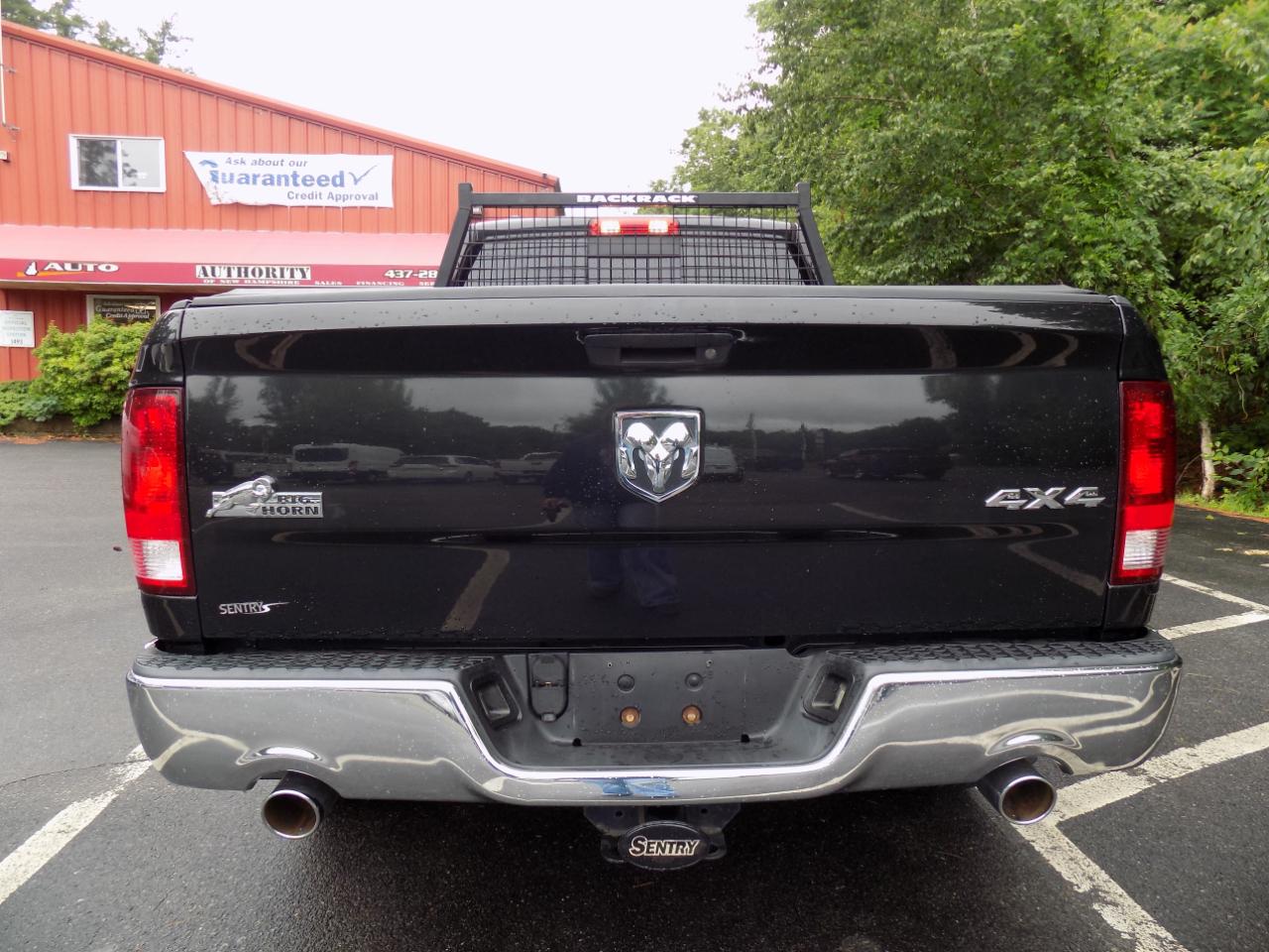 RAM 1500 SLT Quad Cab 4WD 2016