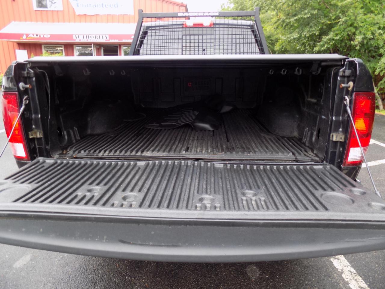 RAM 1500 SLT Quad Cab 4WD 2016