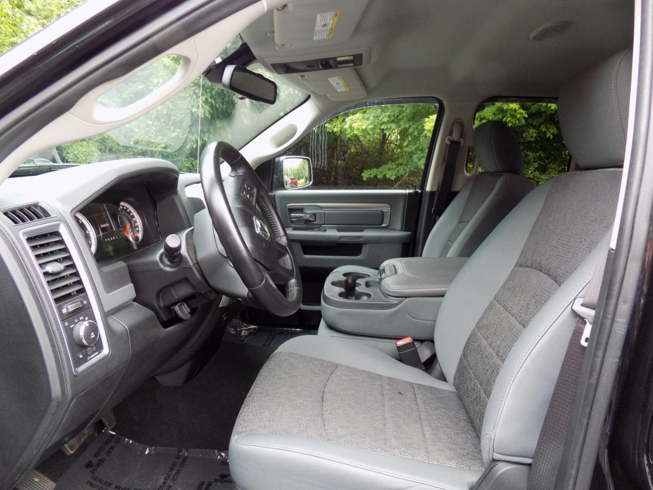RAM 1500 SLT Quad Cab 4WD 2016