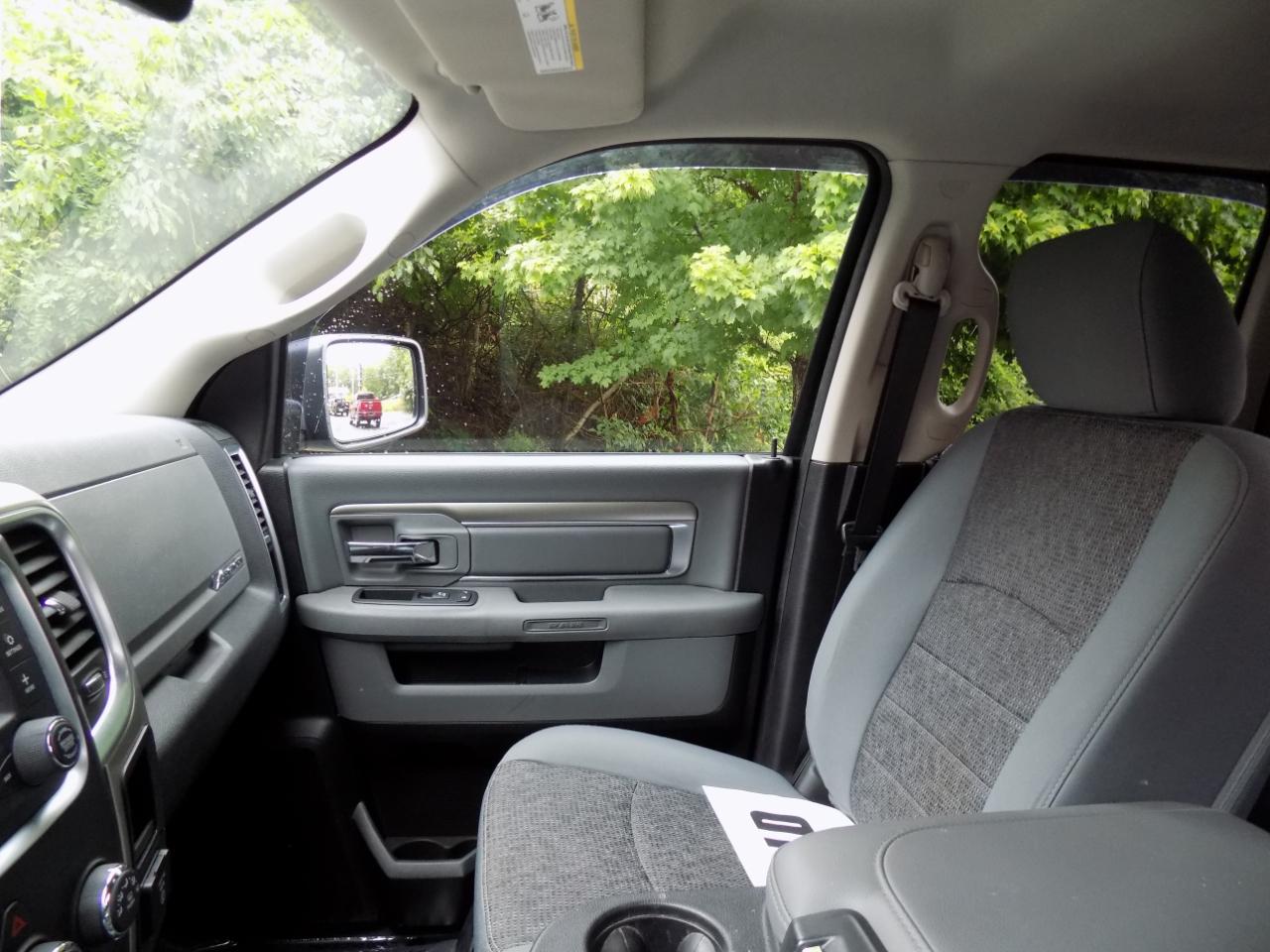 RAM 1500 SLT Quad Cab 4WD 2016