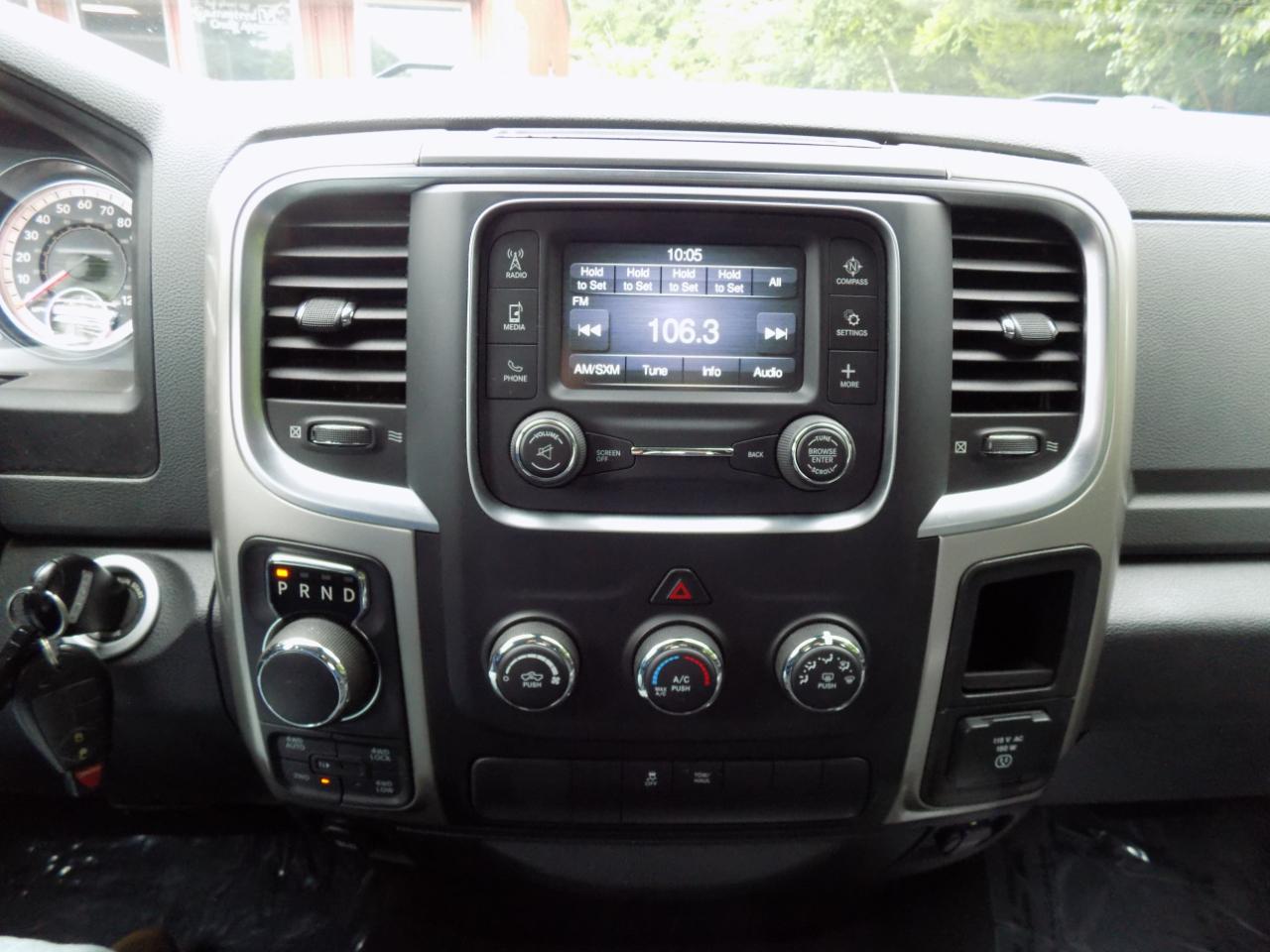 RAM 1500 SLT Quad Cab 4WD 2016