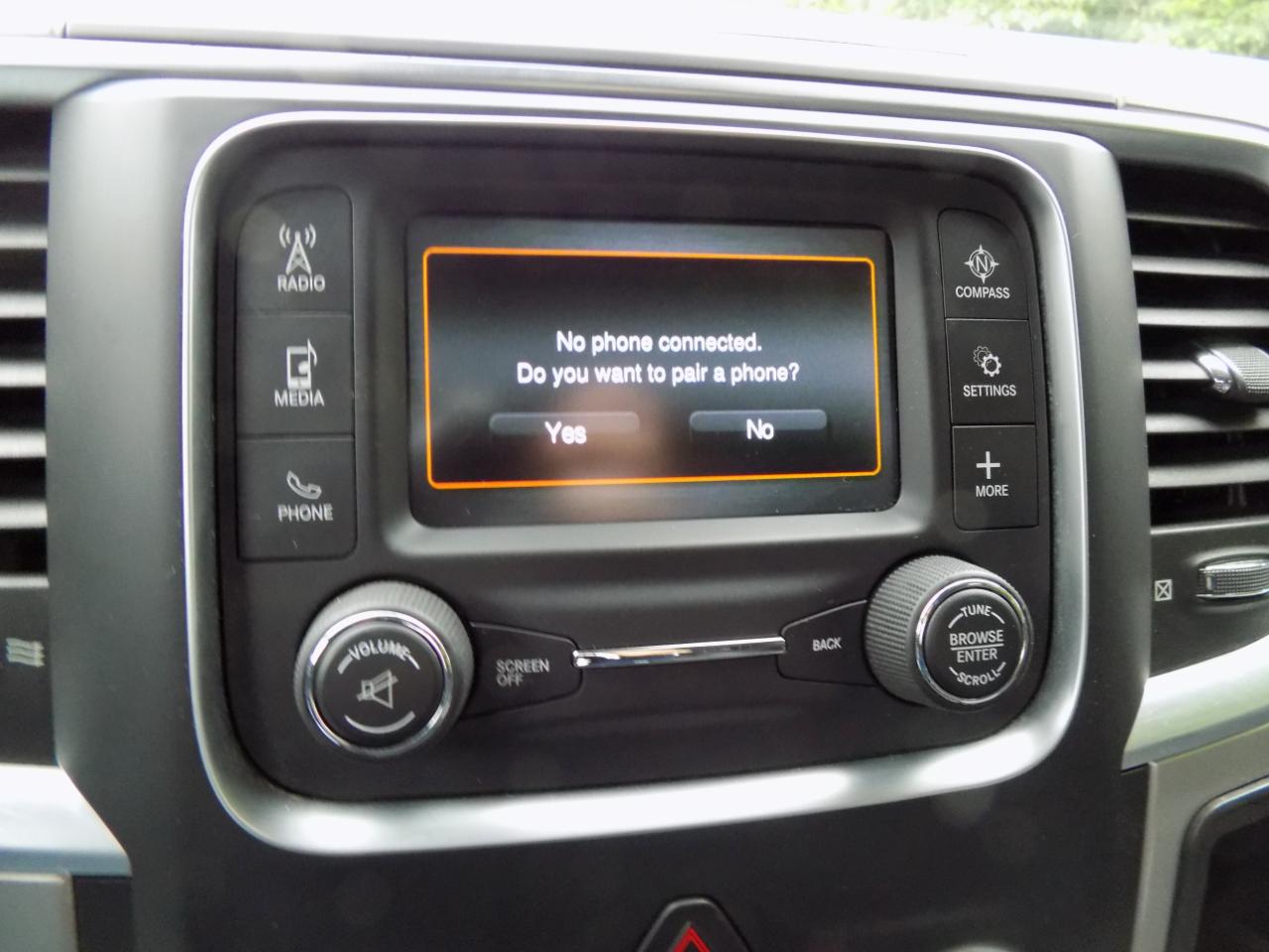RAM 1500 SLT Quad Cab 4WD 2016
