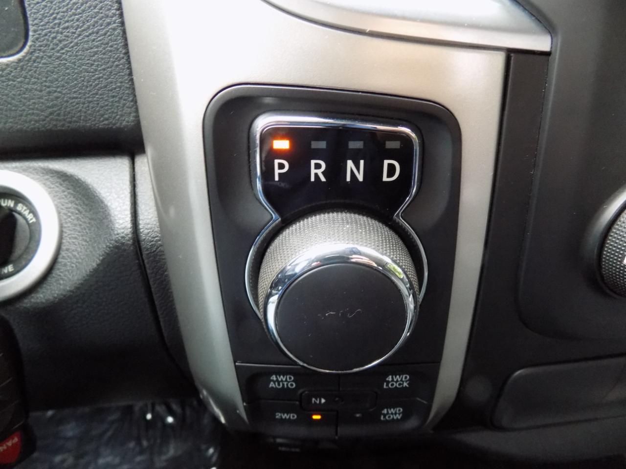 RAM 1500 SLT Quad Cab 4WD 2016