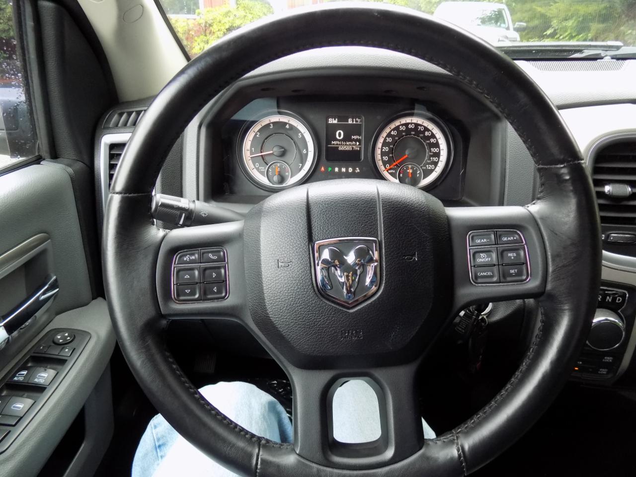 RAM 1500 SLT Quad Cab 4WD 2016
