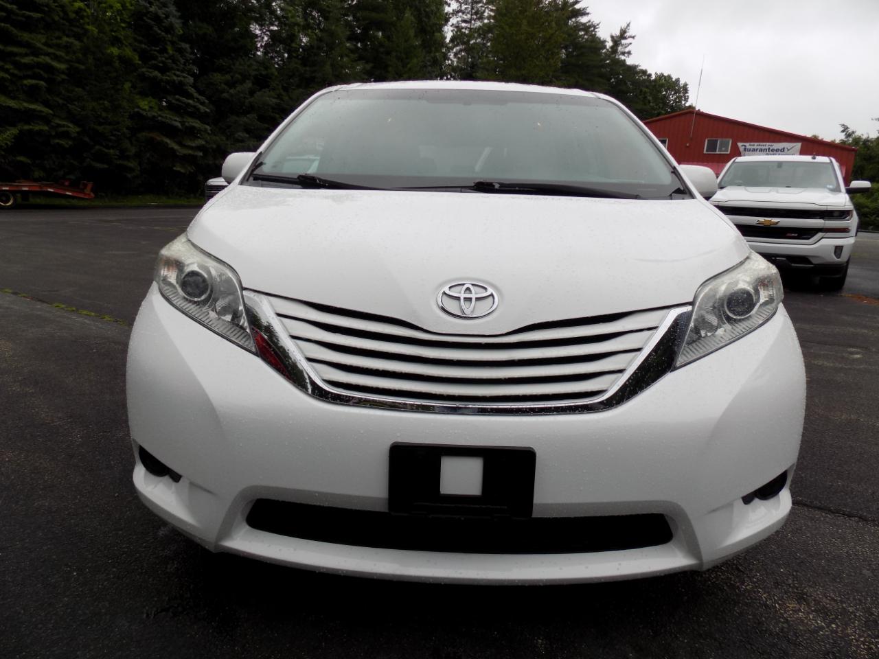 Toyota Sienna LE 8-Passenger 2017