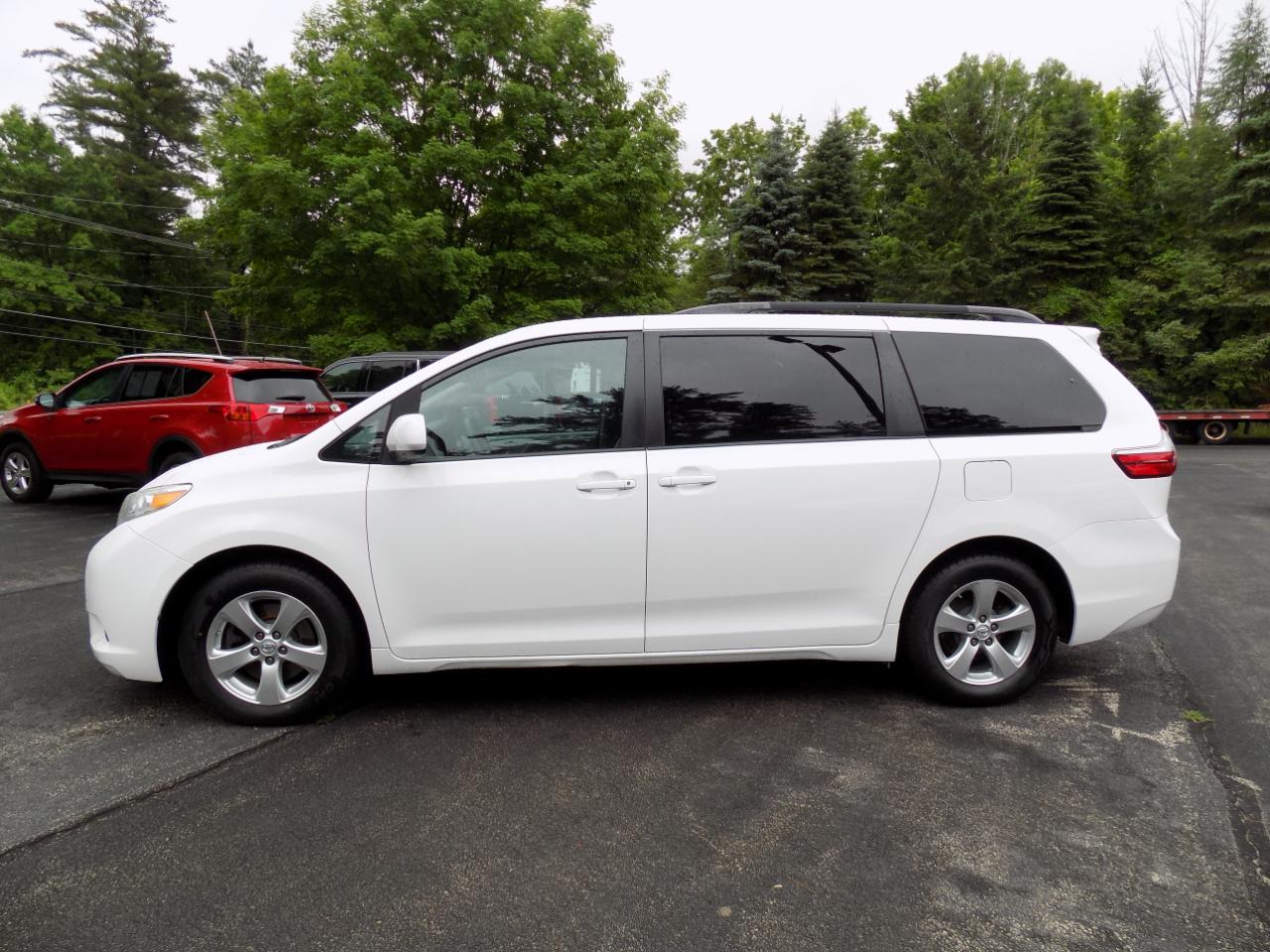Toyota Sienna LE 8-Passenger 2017