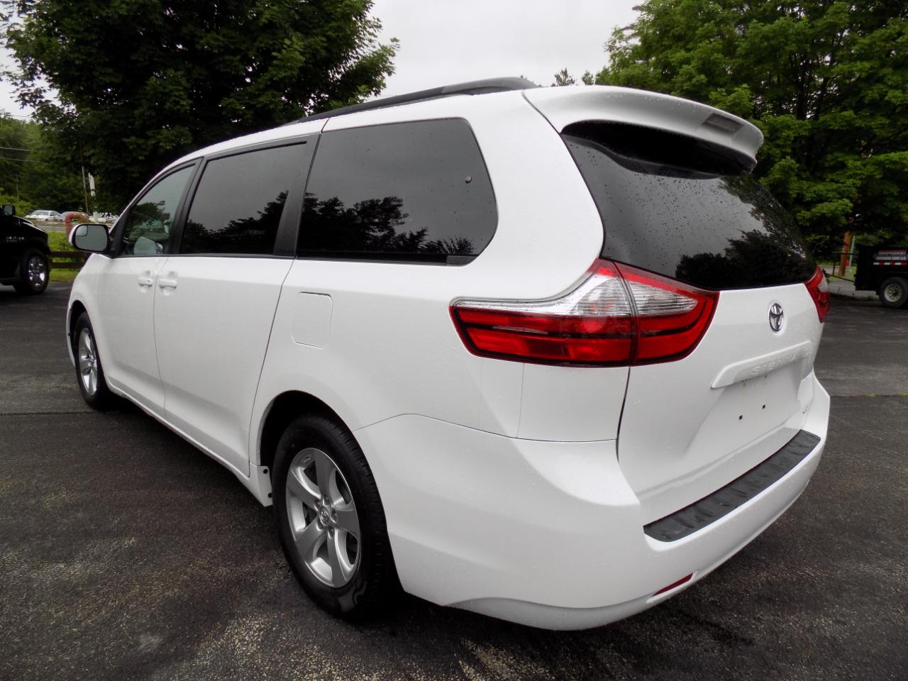 Toyota Sienna LE 8-Passenger 2017