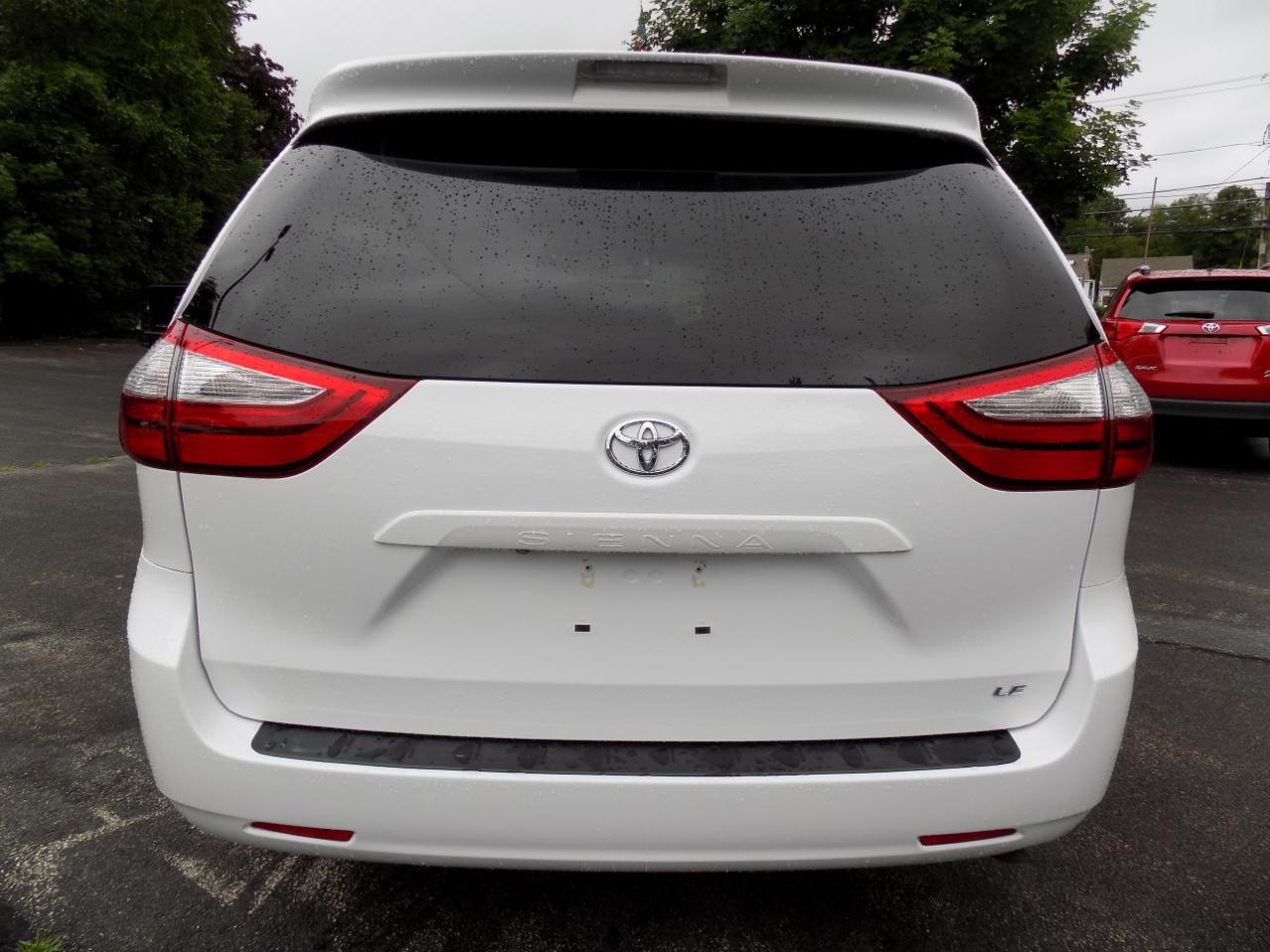 Toyota Sienna LE 8-Passenger 2017