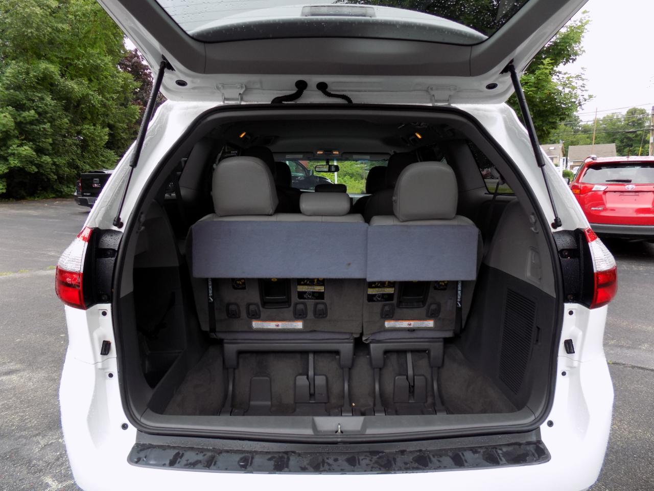 Toyota Sienna LE 8-Passenger 2017