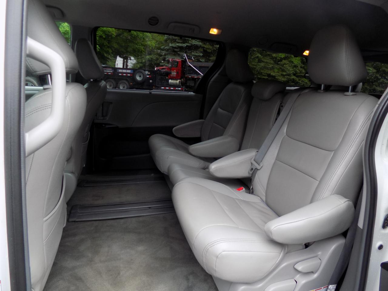 Toyota Sienna LE 8-Passenger 2017