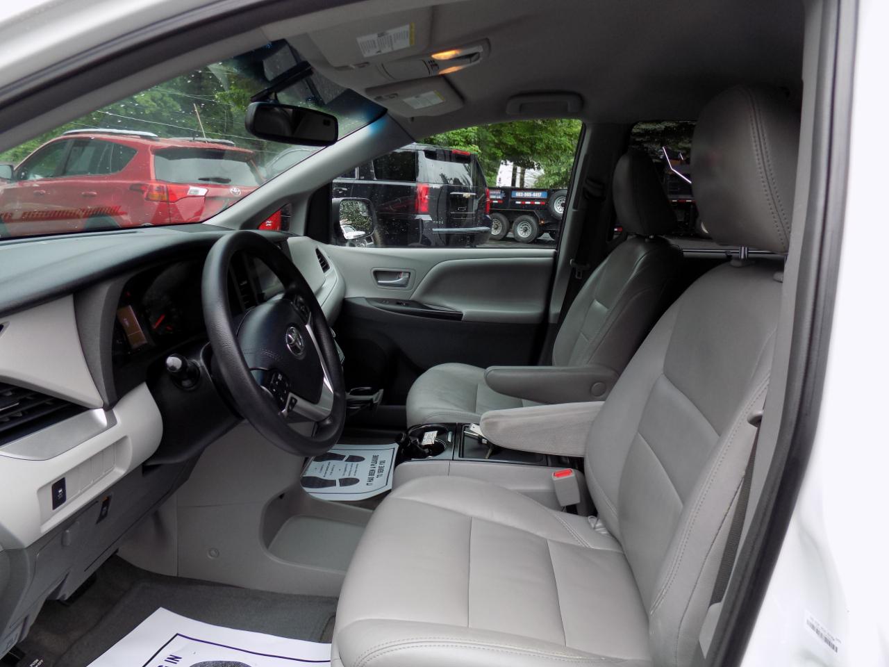 Toyota Sienna LE 8-Passenger 2017