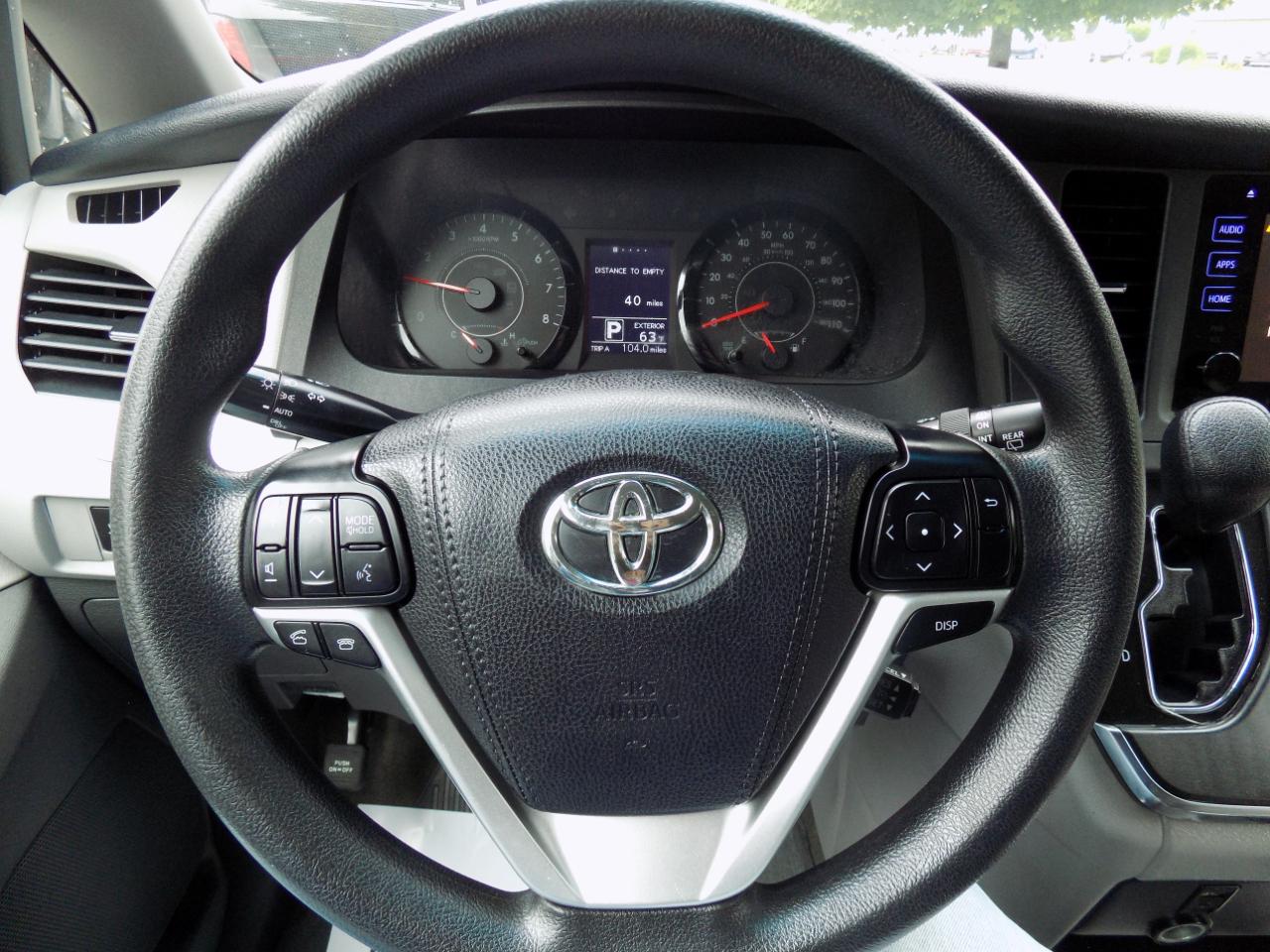 Toyota Sienna LE 8-Passenger 2017