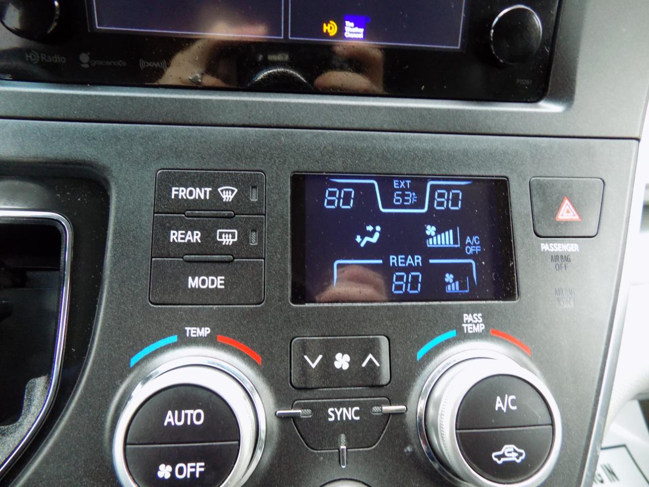 Toyota Sienna LE 8-Passenger 2017
