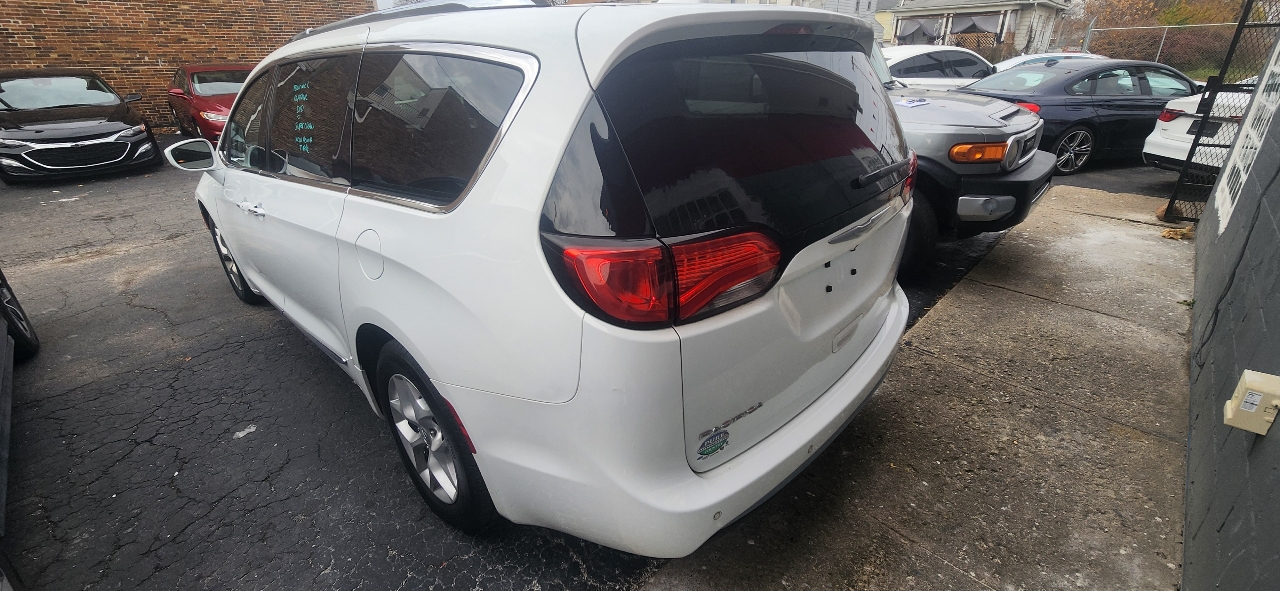 Chrysler Pacifica Touring-L Plus 2017