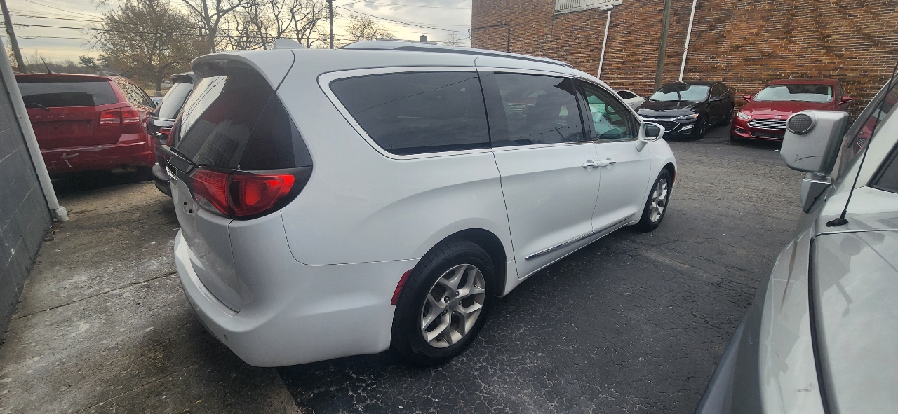 Chrysler Pacifica Touring-L Plus 2017