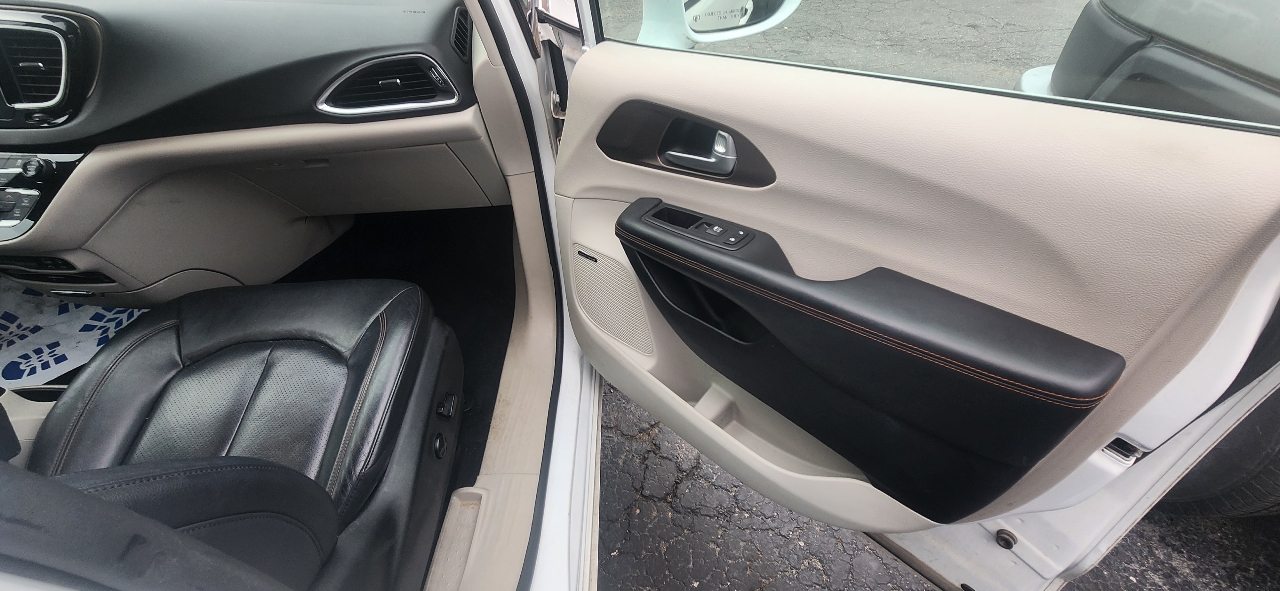 Chrysler Pacifica Touring-L Plus 2017