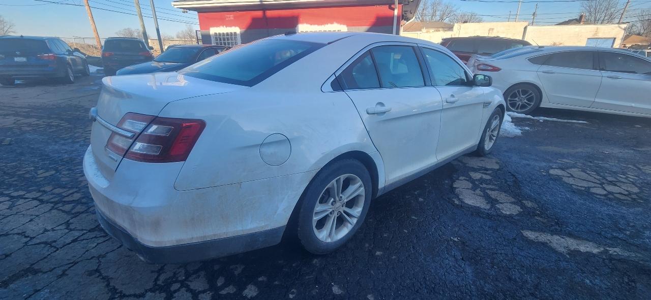 Ford Taurus SE FWD 2016