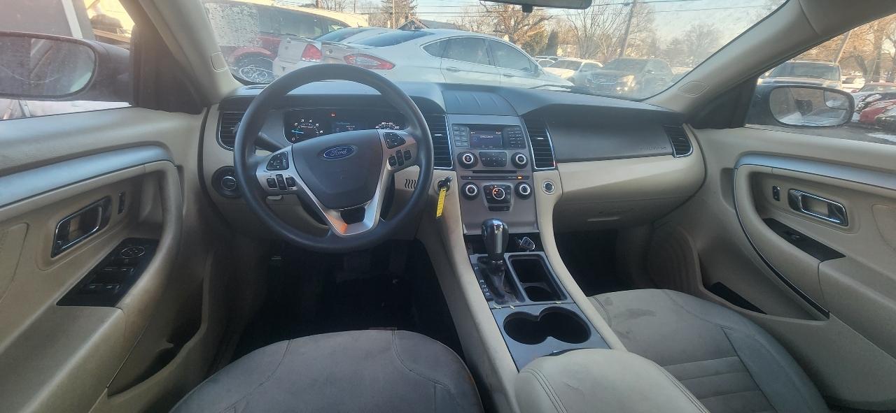 Ford Taurus SE FWD 2016