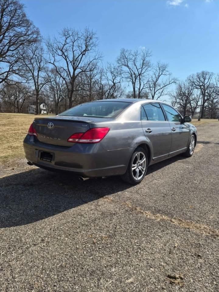Toyota Avalon XL 2005