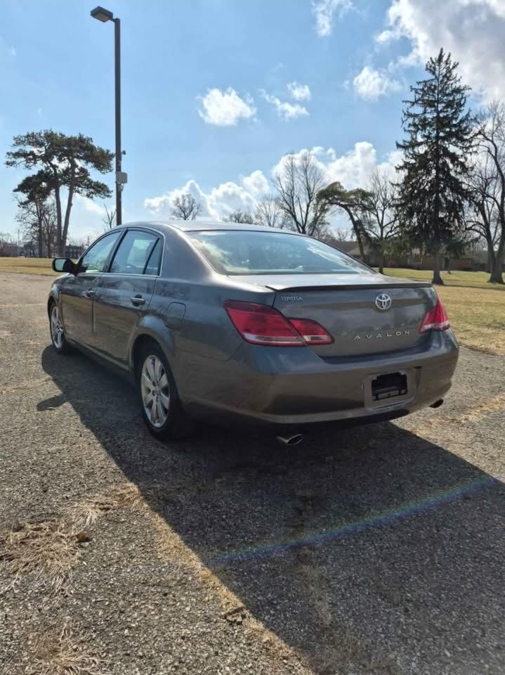 Toyota Avalon XL 2005