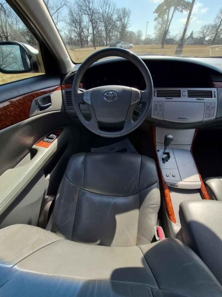 Toyota Avalon XL 2005