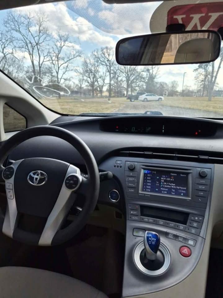Toyota Prius Prius V 2012