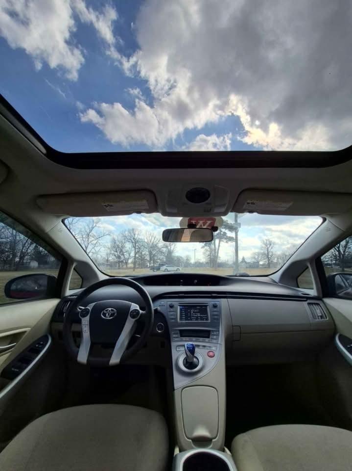 Toyota Prius Prius V 2012