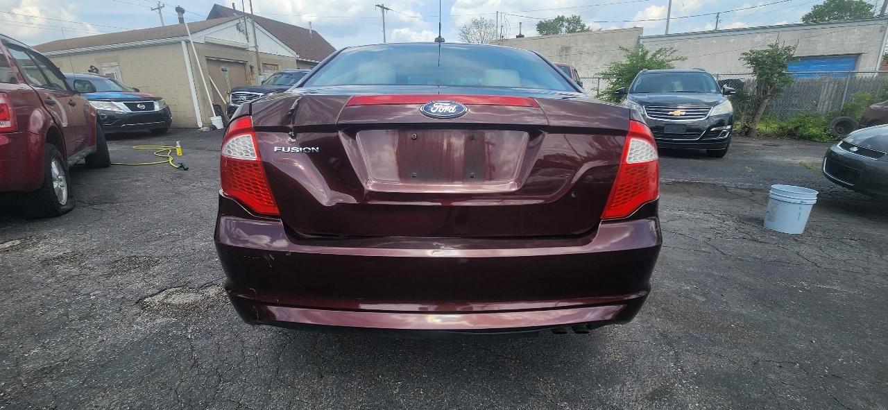Ford Fusion S 2012