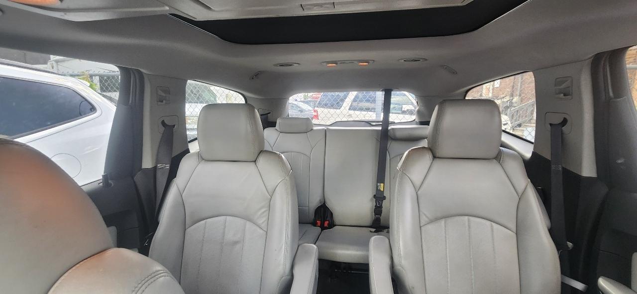 Chevrolet Traverse LTZ FWD 2011