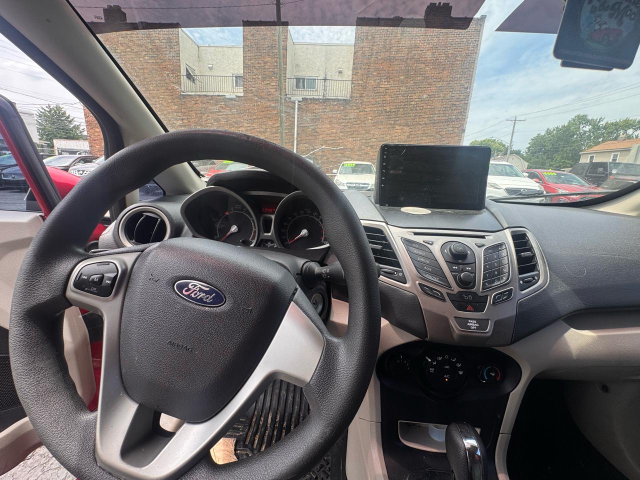 Ford Fiesta SE Sedan 2012
