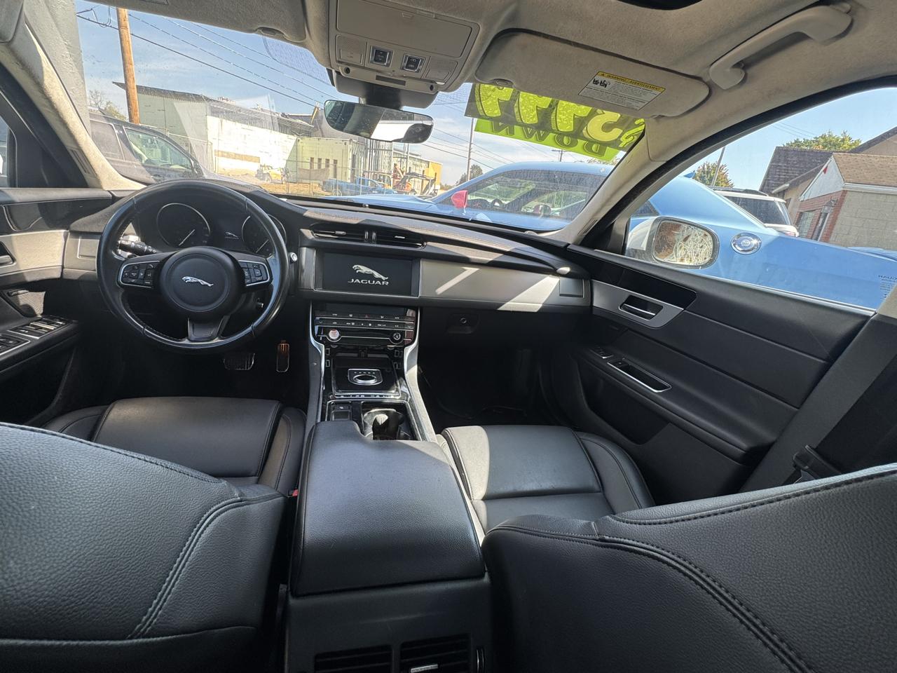 Jaguar XF-Series Sedan 25t Premium AWD 2019
