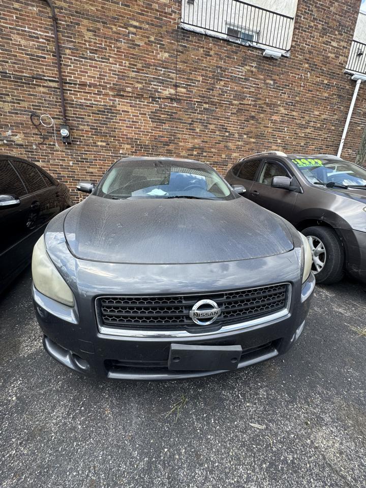 Nissan Maxima S 2011