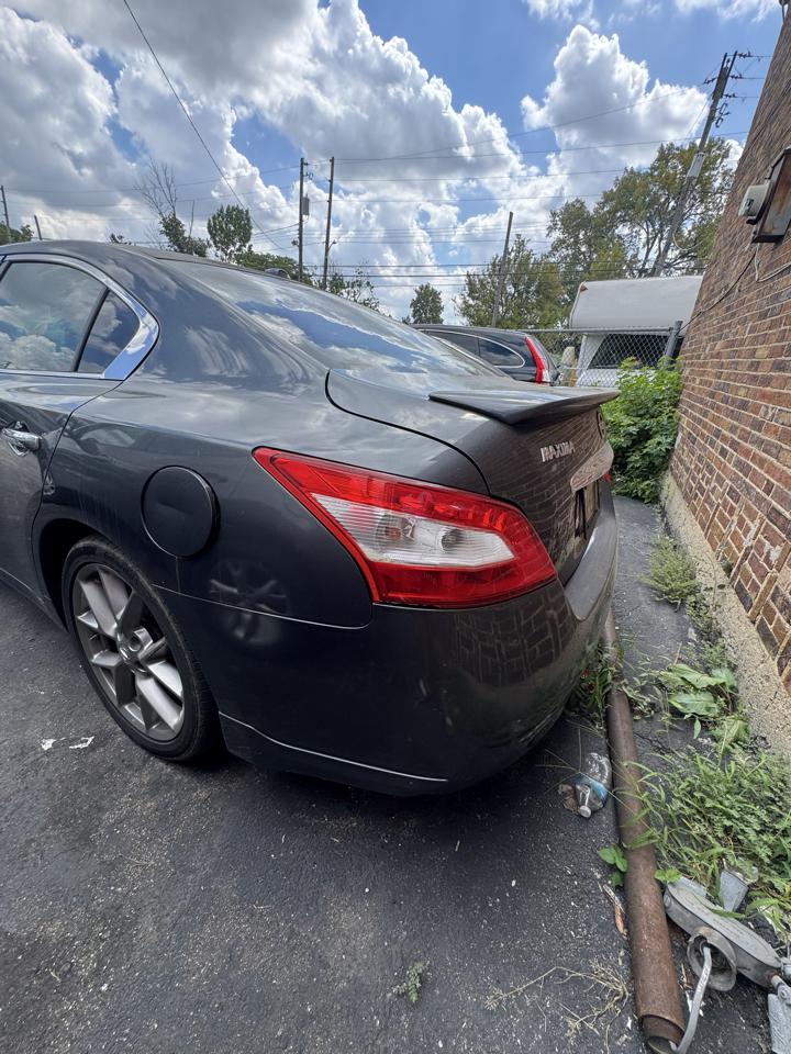 Nissan Maxima S 2011