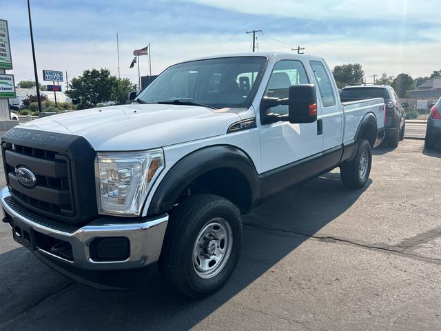 White 2014 Ford F-250 Super Duty Pickup Truck Four-Wheel Drive Automatic
