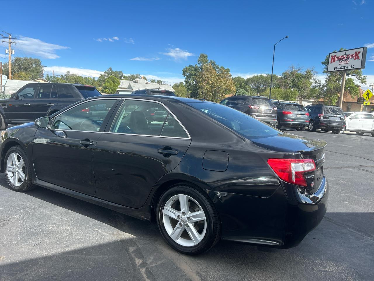 Toyota Camry photo 2