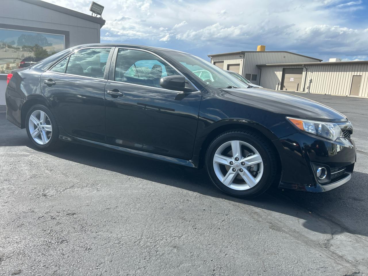 Toyota Camry photo 3