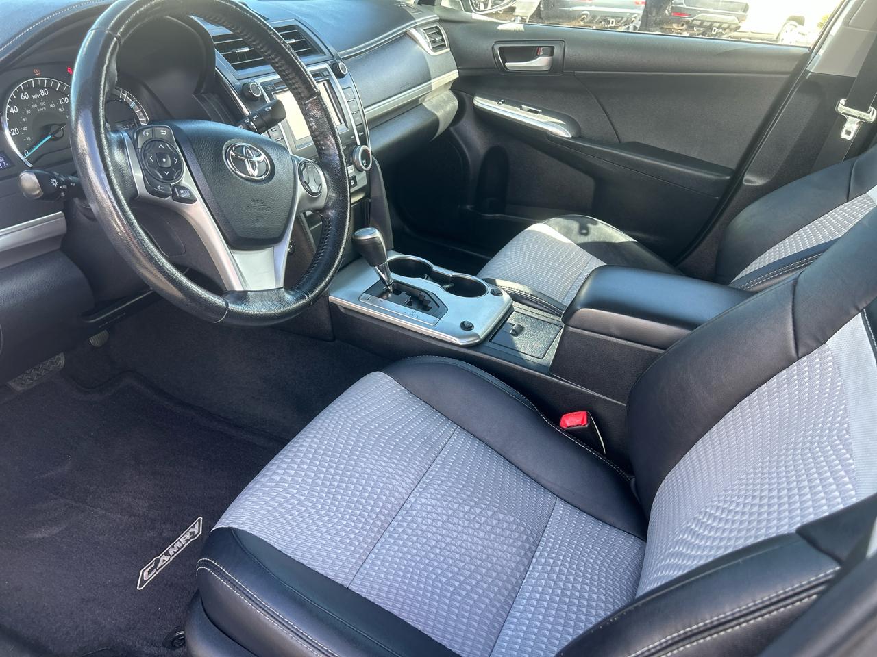 Toyota Camry photo 5