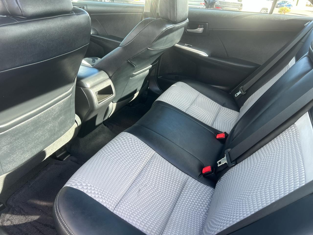 Toyota Camry photo 6